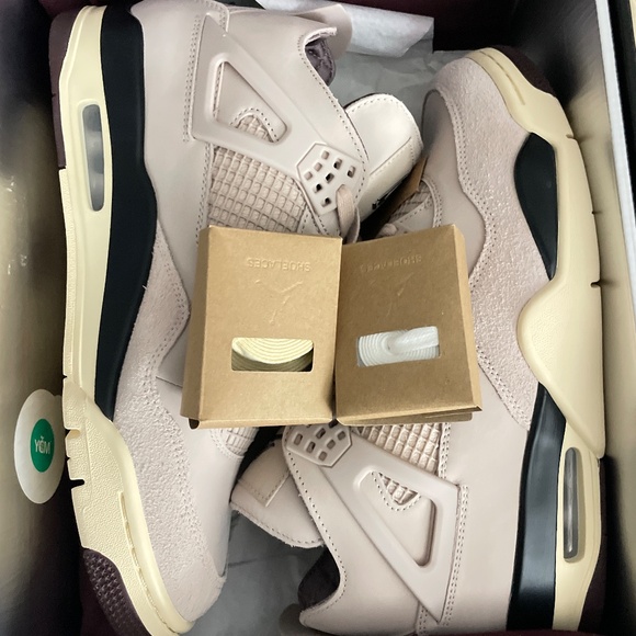 Air Jordan Retro 4 x A MA MANIERE WYWS (MENS SIZE 10.5/ WMNS 12) FZ4810-200 - Picture 7 of 8